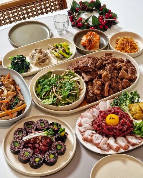 Korean Platter, Korean Dinner Aesthetic, Healthy Lunch Prep, Filling Dinner, Cute Baking, Japanese Snacks, Food Table, Picnic Foods, Food Goals