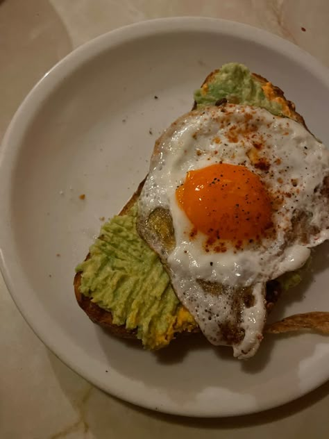 Avacado Toast Aesthetics, Avocado Egg Toast Aesthetic, Ava Ado Toast, Eggs Avacodo, Avo Toast Aesthetic, Avacacado Toast, Avocados Aesthetic, Avacodo Toast Recipes With Egg, Avacodo Toast Recipes Breakfast