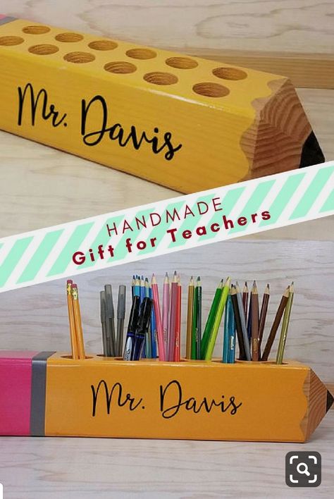 Teacher Craft, Cadeau Parents, Teachers Diy, Teacher Signs, Diy Teacher Gifts, School Teacher Gifts, Cadeau Diy, Teacher Christmas Gifts, Gifts For Teachers