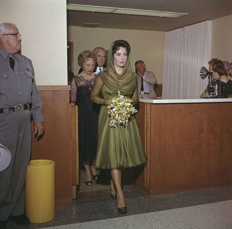 Elizabeth Taylor Elizabeth Taylor Wedding, Linda Eastman, Michael Wilding, Taylor Wedding, Celebrity Bride, Eddie Fisher, Liz Taylor, Catherine Deneuve, Traditional Wedding Dresses