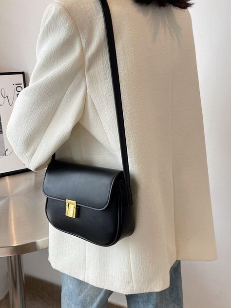 Minimalist Flap Saddle Bag | SHEIN USA Aesthetic Crossbody Bag, Black Crossbody Bag Outfit, Old Money Bags, Sling Bag Aesthetic, Basic Bags, Shein Bags, Minimalist Bags, Black Sling Bag, Small Black Purse