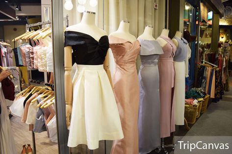 https://thailand.tripcanvas.co/bangkok/thai-designer-fashion-brands/ Thai Designer Fashion, Bangkok Dress, Bangkok Shopping, Thai Silk Dresses, Bangkok Fashion, Thailand Fashion, Clothing Korean, Thai Fashion, Thai Clothes