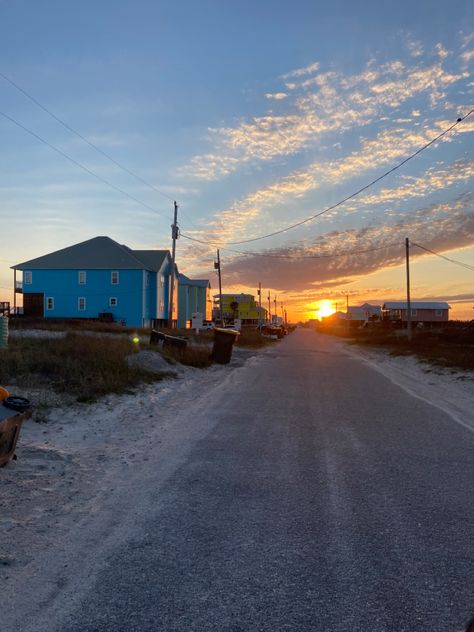 The sunsetting at the beach. Gulf Shores Alabama Aesthetic, Alabama Aesthetic, Fort Morgan Alabama, Hangout Fest, Alabama Beaches, Oyster House, Fort Morgan, Gulf Shores Alabama, 21 Birthday