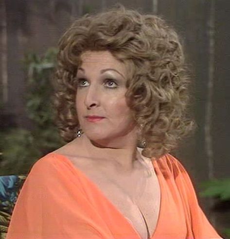 Penelope Keith Felicity Kendal, Penelope Keith, British Sitcoms, Just Good Friends, Beautiful Abstract Art, Full Hair, English Actresses, The Good Life, British Actresses