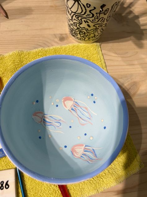 Pottery Bowl Inspo Paint, Under The Sea Pottery Painting, Bowl Pottery Design, Pottery Designs Bowl, Fruit Bowls Pottery, Handpainted Bowl Ideas, Sea Themed Pottery Painting, Cute Poterry Painting Ideas, Ceramic Bowl Designs Paint