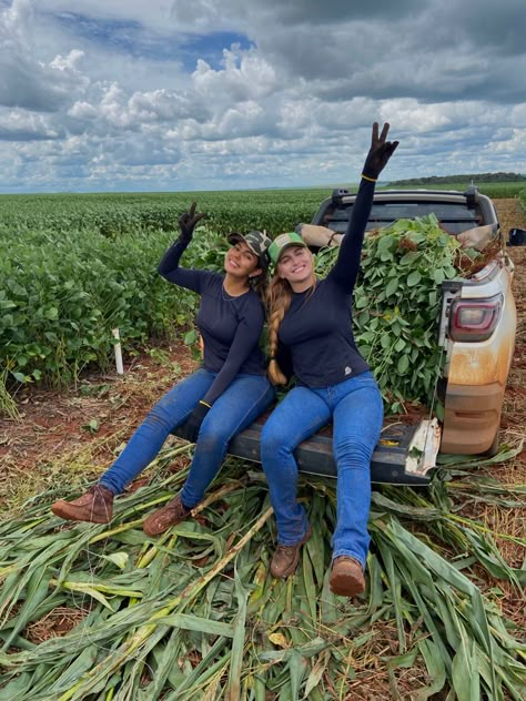 Agribusiness Aesthetic, Women In Agriculture, Outfit Uni, Female Farmer, Vision Book, College Majors, Farming Business, Western Vibes, Mi Life