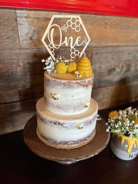 Bee And Sunflower Cake, First Beeday Cake, Honey Bee First Birthday Cake, Sweet As Can Bee Cake, First Bee Day Party Cake, First Bee Day Table Decor, Bee Theme Birthday Cake, Boho Bee Birthday, First Bee Day Smash Cake