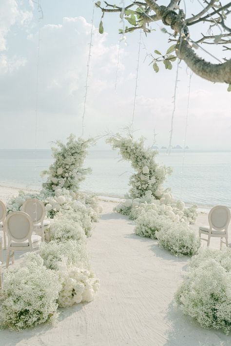 beach wedding ceremony decor ideas Beach Wedding Reception Ideas Outdoors, Oceanfront Wedding Ceremony, Wedding Bench Seating, Beach Garden Wedding, Wedding Bench, Koh Samui Wedding, Elegant Beach Wedding, Beach Wedding White, Beach Wedding Ideas