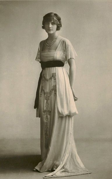 1910 Vintage Dresses | Lily Elsie 1910′s gown. Sooooooo romantic. It was also the most ... Paris Fashion Summer, Lily Elsie, Fashion 1910, Summer Gowns, Vintage Evening Gowns, 1900s Fashion, 1910s Fashion, 파티 드레스, 20th Century Fashion