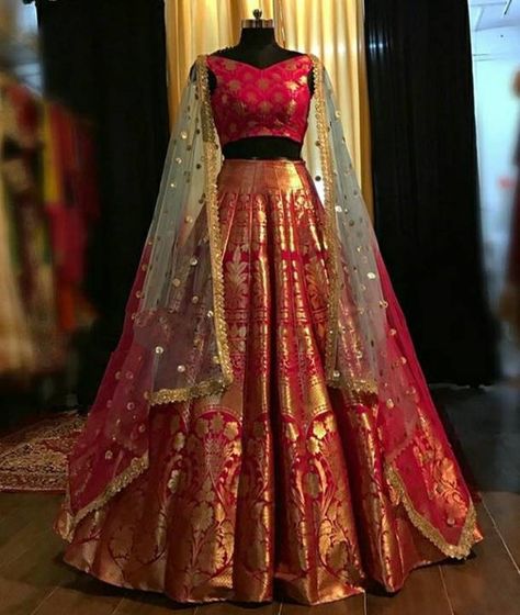 Mehendi Dress, Silk Lehengas, Kurta Lehenga, Lehenga Choli Designs, Gold Lehenga, Indian Bridesmaids, Reception Lehenga, Indian Outfits Lehenga, Lehnga Dress