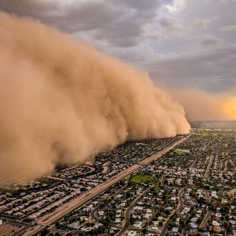 Incredible Photos of Massive Dust Storm Taken From Fleeing News Helicopter Dust Storm, Drone Photos, Aerial Photo, Extreme Weather, The Valley, Helicopter, Mother Nature, Grand Canyon, Landscape Photography