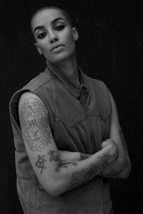 TATTOO OF THE WEEK: THE BEAUTY OF A TOMBOY - AFROPUNK Azmarie Livingston, Interesting Poses, Androgynous Women, Afro Punk Fashion, Bald Girl, America's Next Top Model, Bald Women, Next Top Model, Afro Punk