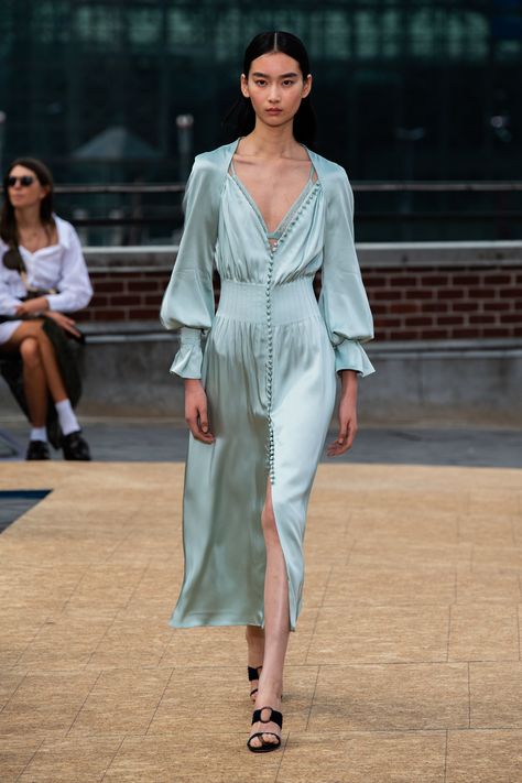 Puffy Sleeves on the Jonathan Simkhai Runway at New York Fashion Week Ss23 Runway, Dress Runway, Runway Fashion Couture, Fashion Week Spring 2020, Looks Party, Jonathan Simkhai, Satin Midi Dress, Puffy Sleeves, Fashion 2020