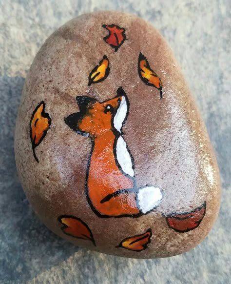 Little Autumn Fox and leaves hand painted rock! By JLBall of RVARocks. Fox Rock Painting Ideas, Autumn Stone Painting, Autumn Rock Painting, Fox Rock Painting, Fox Painted Rock, Autumn Painted Rocks, Autumn Rock Painting Ideas, Autumn Painting Ideas Easy, Painted Rock Art