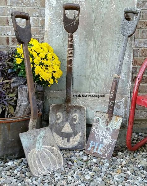 fall porch decor shovels rustic, porches, seasonal holiday decor, REPURPOSED RUSTIC VINTAGE SHOVELS Vintage Porch, Rustic Halloween, Rustic Fall Decor, Fall Decorations Porch, Fall Halloween Decor, Vintage Fall, Fall Porch, Fall Diy, Porch Decor