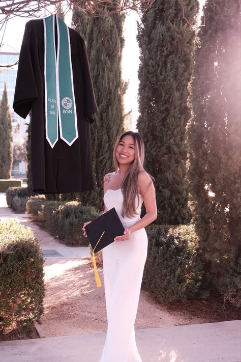 West Coast University Nursing, West Coast University, Ucf Graduation, University Graduation, Graduation Picture, Graduation Picture Poses, Grad Pics, Nursing Graduation, Graduation Ideas