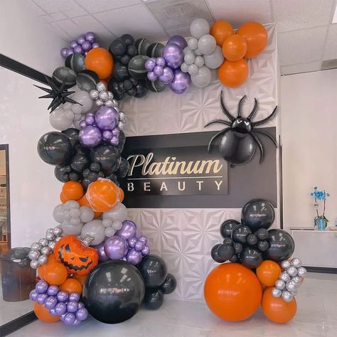 Halloween Balloons Garland, Halloween Balloon Arch Ideas, Halloween Balloon Decor, Halloween Balloon Ideas, Halloween Balloon Garland, Halloween Balloon Arch, School Halloween Decorations, Halloween Balloons Decorations, Pirate Halloween Party