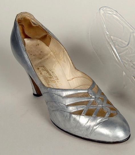 Antique Closet, 1960s Shoes, Blithe Spirit, Evening Heels, Antique Fashion, Shoes Vintage, 1930s Fashion, Shoe Fits, 1940s Fashion