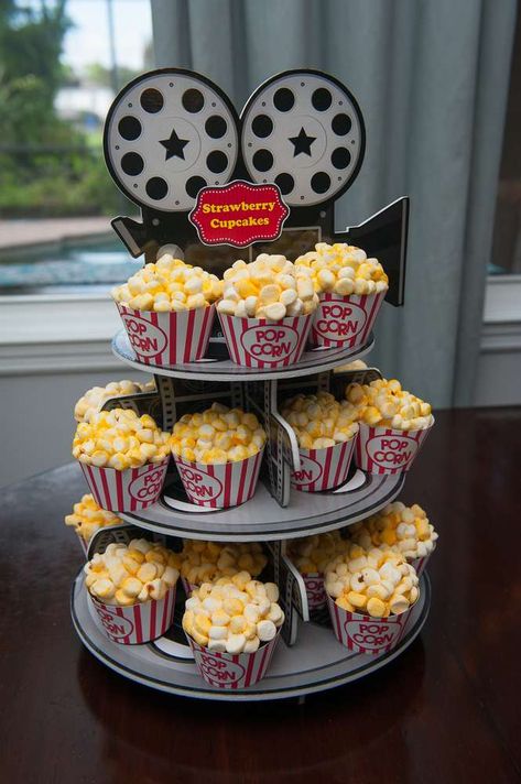 Deco Cinema, Hollywood Birthday Parties, Cinema Party, Hollywood Birthday, Movie Night Birthday Party, Movie Birthday Party, Hollywood Party Theme, Movie Themed Party, High School Prom