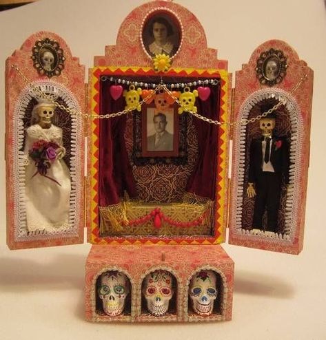 nicho Dia De Los Muertos Altar Shoe Box Ideas, Mexican Shrine, Personal Shrine, Mini Shrine, Mini Choses, Dia De Los Muertos Decorations Ideas, Den Mrtvých, Shrines Art, Mini Altar