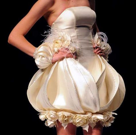 "I want a wedding dress that makes me look like a fancy garlic clove?" Bad Wedding Dresses, Weird Wedding Dress, Ugly Wedding Dress, Ugly Wedding, Funny Weddings, Bad Wedding, Weird Wedding, Poodle Dress, Worst Wedding Dress