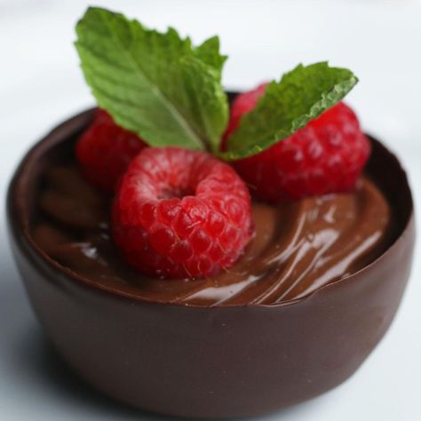 How To Make Chocolate Cups, Chocolate Cups How To Make, Vday Snacks, Grad Brunch, Chocolate Cubes, Dolci Finger Food, Ice Cube Chocolate, Avocado Chocolate Pudding, Peanut Butter Mousse