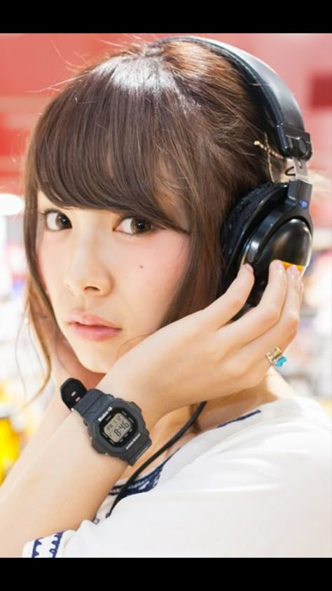 Hand On Headphones Pose, Holding Headphones Reference, Person With Headphones Reference, Listening To Music Reference, Listening To Music Pose, Pose With Headphones, Headphones Pose Reference, Headphone Poses, Headphones Poses