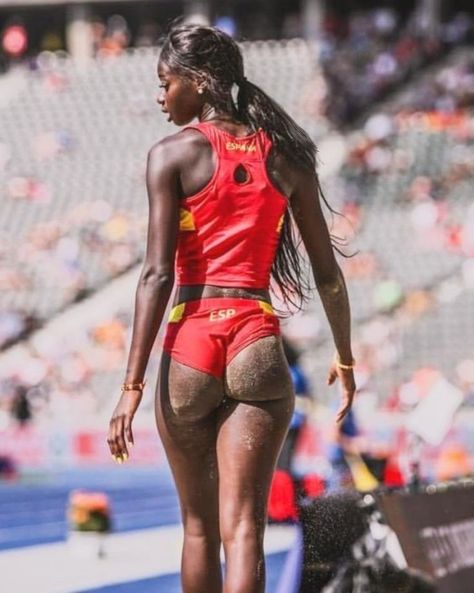 Fatima Diame, Spanish Chocolate, Female Pose Reference, Female Anatomy, Dark Skin Women, Track Field, Body Reference, African Beauty, 인물 사진