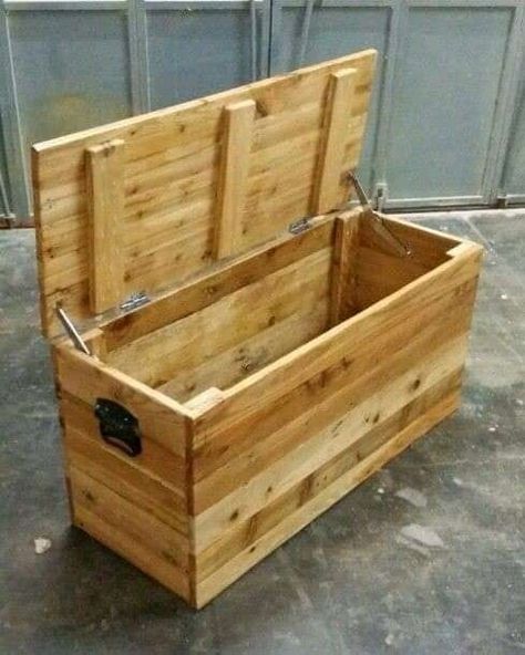 Diy Wood Chest, Wooden Box Plans, Wood Crosses Diy, Woodworking Projects Ideas, Diy Wood Crafts, Chests Diy, Chair Woodworking Plans, Basic Woodworking, Lumber Storage