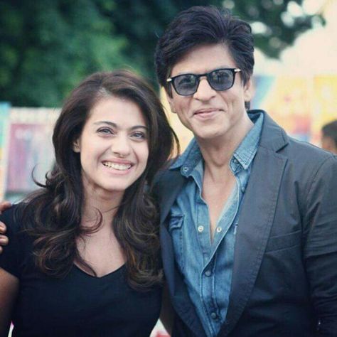 Dilwale! Kajol and SRK Kajol Dilwale, Dilwale 2015, Shahrukh Khan And Kajol, Bollywood Couples, Varun Dhawan, Shah Rukh Khan, Aishwarya Rai, Shahrukh Khan, Film Set