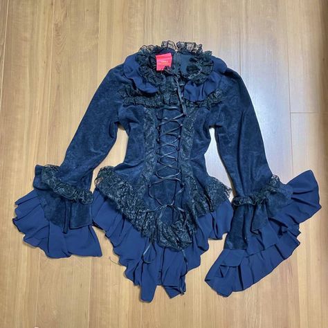 Gothic lolita ruffle and lace blue top with ribbon detailing by the brand Visible Reiko Matsuyama 🕸️ Blue Goth Clothes, Goth Blue Aesthetic, Blue Gothic Bedroom, Blue Goth Outfits, Victorian Goth Aesthetic, Blue Vampire, Blue Goth, Goth 2000s, Ruffle Lace Top