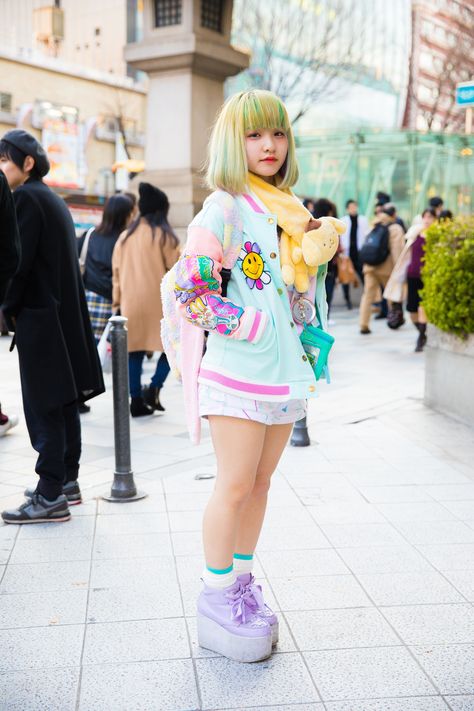 Colorful Harajuku Fashion, J Street Fashion, Harajuku Tokyo Aesthetic, Fairy Kei Fashion Harajuku Style, Harajuku Gothic Street Styles, Tokyo Harajuku Street, Harajuku Outfit, Chinese Fashion Street, Japan Fashion Street