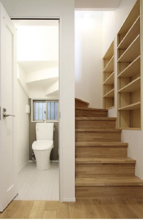 Home Stairs Design Interiors, Hallway Under Stairs, Stairs Small House, Bookshelves Playroom, Pantry Modern, Under Stairs Ideas, تحت الدرج, درج السلم, Bathroom Under Stairs