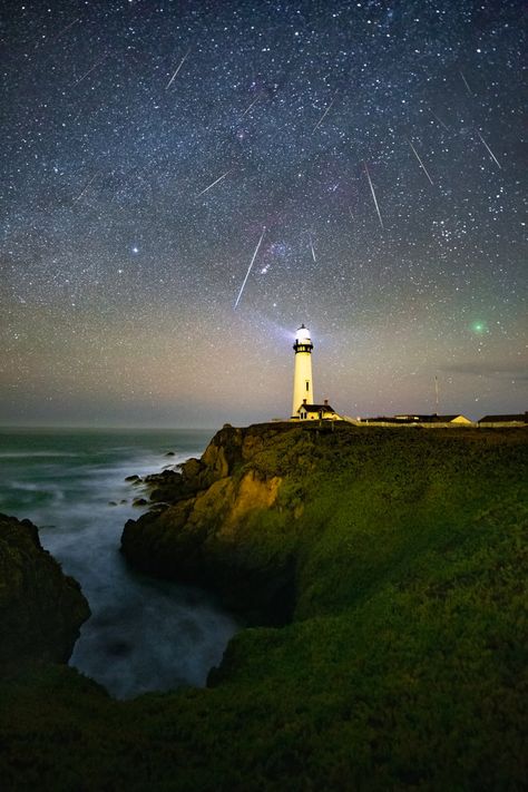 The bright-green, naked-eye comet 46P/Wirtanen looms above the horizon while meteors appear to rain down on the Pigeon Point Lighthouse in Pescadero, California, during the Geminid meteor shower of 2018: Shreenivasan Manievannan/Shreeniclix Photography Meteor Rain, Perseid Meteor Shower, Rain Aesthetic, Tower Of Power, Night Sky Photography, Cloudy Weather, Lighthouse Pictures, Beautiful Lighthouse, Meteor Shower