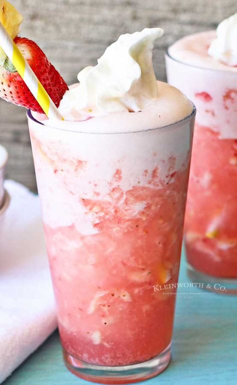 Pineapple Slush, Slush Recipes, Slushie Recipe, Drink Recipes Nonalcoholic, Pineapple Rum, Summer Drink Recipes, Shakes Drinks, Punch Recipes, Healthy Smoothie