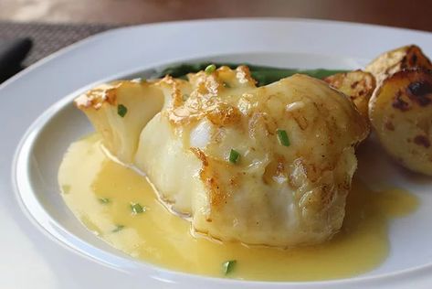 Beurre Blanc Sauce Recipe, Chef John Recipes, French Sauces, Marinade Sauce, Gravy Sauce, Hollandaise Sauce, Butter Sauce, Aioli, Fish Dishes