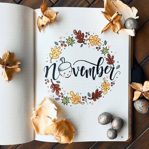 A simple November cover page but it successfully reaches the highest level of cuteness thanks to the smiling acorn! Smile her back, will… Journal D'inspiration, November Bullet Journal, Art Journal Challenge, Bullet Journal Month, Bullet Journal 2019, Bullet Journal Cover, Bullet Journal Cover Page, Bullet Journal Cover Ideas, Art Journal Prompts