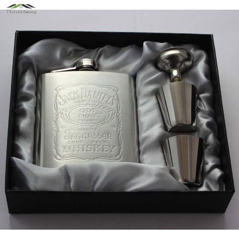 Hot sale portable stainless steel hip metal flask sets gift travel whiskey alcohol liquor bottle flagon Male Small Mini Bottles Jack Daniels Gift Set, Jack Daniels Gifts, Pocket Flask, Liquor Gifts, Flask Set, Flask Gift, Wine Bottle Gift, Alcohol Bottles, Wine Set