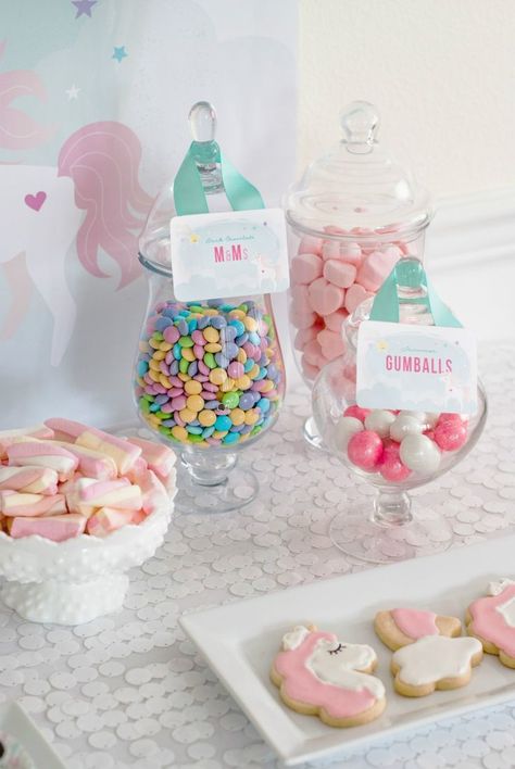 Unicorn Candy Table Ideas, Unicorn Dessert Table, Unicorn Candy, Unicorn Desserts, Unicorn Birthday Party Decorations, Rainbow Unicorn Party, Unicorn Themed Birthday Party, Party Dessert Table, Birthday Unicorn