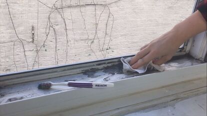 Watch how quickly the gunk melts away in this video tutorial on how to clean window sills using basic items you already have at home. Clean Window Sills, Wooden Window Sill, Wood Window Sill, Clean Window, Window Sills, Easy Cleaning Hacks, Dish Detergent, Cleaning Wood, Wooden Windows