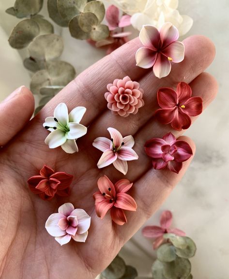 Hanging Craft Ideas, Polymer Clay Flower Jewelry, Hanging Craft, Polymer Clay Ornaments, Handmade Clay Jewelry, New Paper, Polymer Clay Diy, Polymer Clay Jewelry Diy, Polymer Crafts