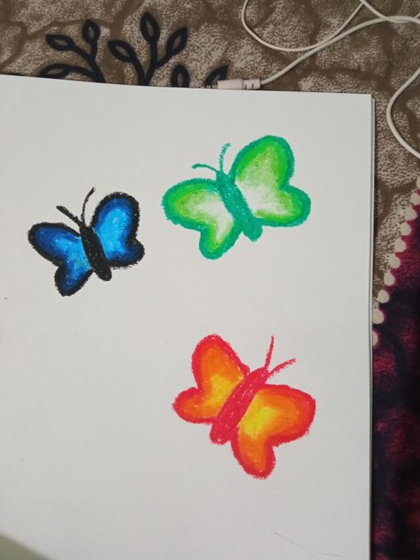 It contains drawing of beautiful butterflies using pastel crayons 🦋 Wax Crayons Drawing Ideas, Crayola Drawing, Crayola Art, Crayon Drawings, Pastel Crayons, Wax Crayons, Oil Pastel Art, Butterfly Drawing, Pastel Art