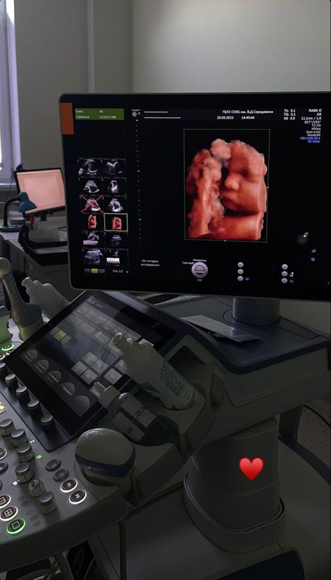 Ultrasound Tech Black Women, Labor And Delivery Aesthetic, Ultrasound Technician Aesthetic, Gynecologist Aesthetic, Obstetrician Aesthetic, Sonography Aesthetic, Ultrasound Technician School, Diagnostic Medical Sonography Student, Ultra Sound