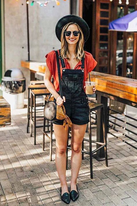 Black Overalls Outfits With Accented Red Blouse #blackoveralls #blackhat ★ How to wear women overalls: best denim, vintage, shorts and other ideas. #overalls #overallsoutfits #overallslook #denimoveralls Black Short Overalls Outfit, Short Overalls Outfit, Overalls Outfit Short, Black Overalls Outfit, Overalls Outfit Summer, Black Short Overalls, Overall Shorts Outfit, Shortalls Outfit, Overalls Outfits