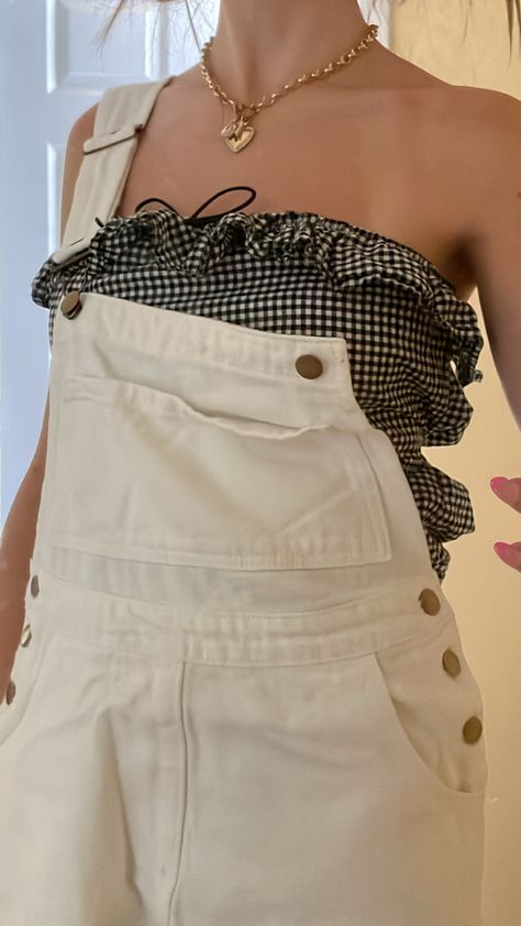 White Overalls Outfit Summer, White Overalls Outfit Shorts, White Overalls Outfit Aesthetic, Gingham Overalls, Coquette Overalls Outfit, Overall Fall Outfits, Short Overalls Outfit Summer Aesthetic, Overall Dress Outfit Summer, Princess Polly Overalls