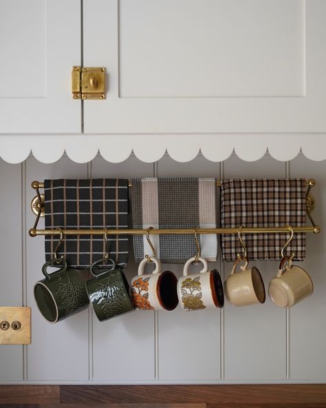 I was setting up my coffee corner for the season & couldn’t help but photograph my mug rail in all its autumnal glory! I love swapping out my mugs & tea towels to add some warmth to the kitchen. It’s all in the details 🤎 *To shop the tea towels, scalloped trim & similar rails + hooks, check out my stories or click the link in my bio #fallkitcheninspo #facebookmarketplace #cottagekitcheninspo #newbuildkitchen #autumncoffeecorner #cljsquad #stillsunday #thriftedhome #coffeecorner #fallkitchen... Coffee Cup Hanger, Mug Rack Wall, Mug Hooks, Thrifted Home, Mug Display, Kitchen Display, Coffee Corner, Fall Kitchen, Mug Rack