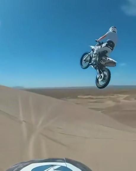 Dirt Bike Videos, Motor Video, Motocross Funny, Bike Offroad, Bike Video, Dirt Bike Quotes, Motos Yamaha, Dirt Biking, Motocross Love