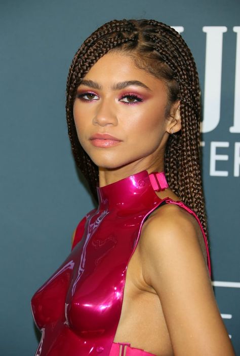 Zendaya's Pink Outfit at the 2020 Critics' Choice Awards Zendaya Pink, Celebrity Makeup Looks, Zendaya Style, High Waist Long Skirt, Critic Choice Awards, Pink Power, Zendaya Coleman, Elizabeth Olsen, Choice Awards