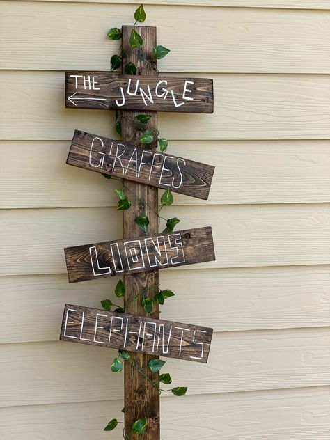 Safari Party Signs Jungle Theme, Jungle Welcome Sign, Safari Directional Sign, George Of The Jungle Birthday Party, Outdoor Jungle Party, Jungle Entryway, Welcome 2 The Jungle Birthday Party, Jungle Table Decor, Anniversaire Theme Jungle