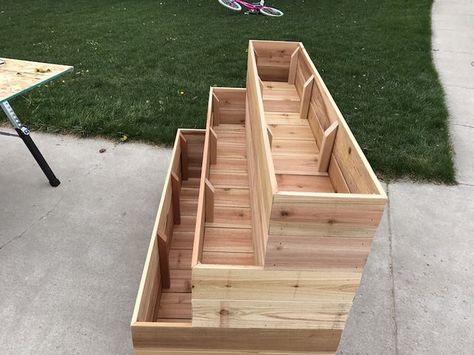 How to Build a Tiered Garden Planter Box | Chris Loves Julia | Bloglovin’ Tiered Garden Bed, Gemüseanbau In Kübeln, Planter Box Plans, Tiered Planter, Vegetable Garden Raised Beds, Building A Raised Garden, Garden Planter Boxes, Tiered Garden, Raised Planter